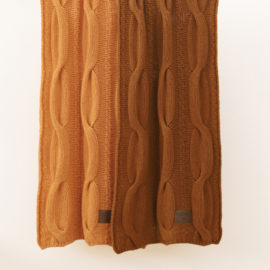 Blanket with braid effect
