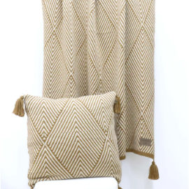 Two colours pattern blanket