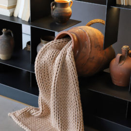Manual blanket
